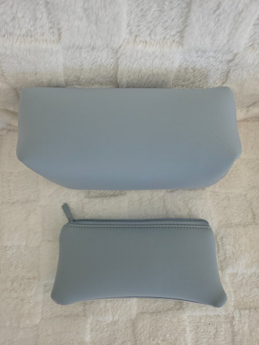 Mytagalongs Cosmetic Case w/ Clear Brush Case, Artic Ice, NWOT - Picture 2 of 4